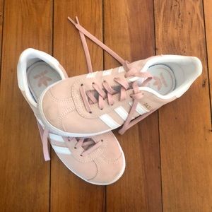 NWOT Girls Adidas Orrholite Gazelle